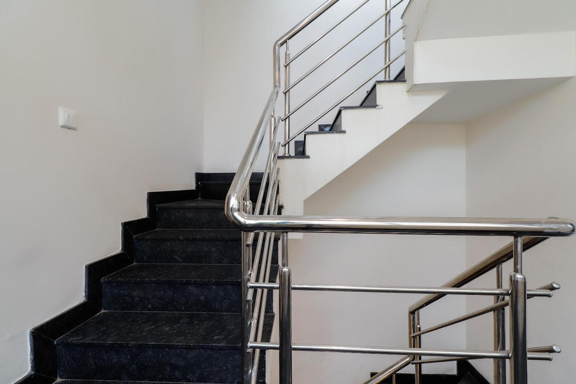Super Gn Collection O Near Rajajinagar Industrial Estate Hotel Bangalore Exterior photo