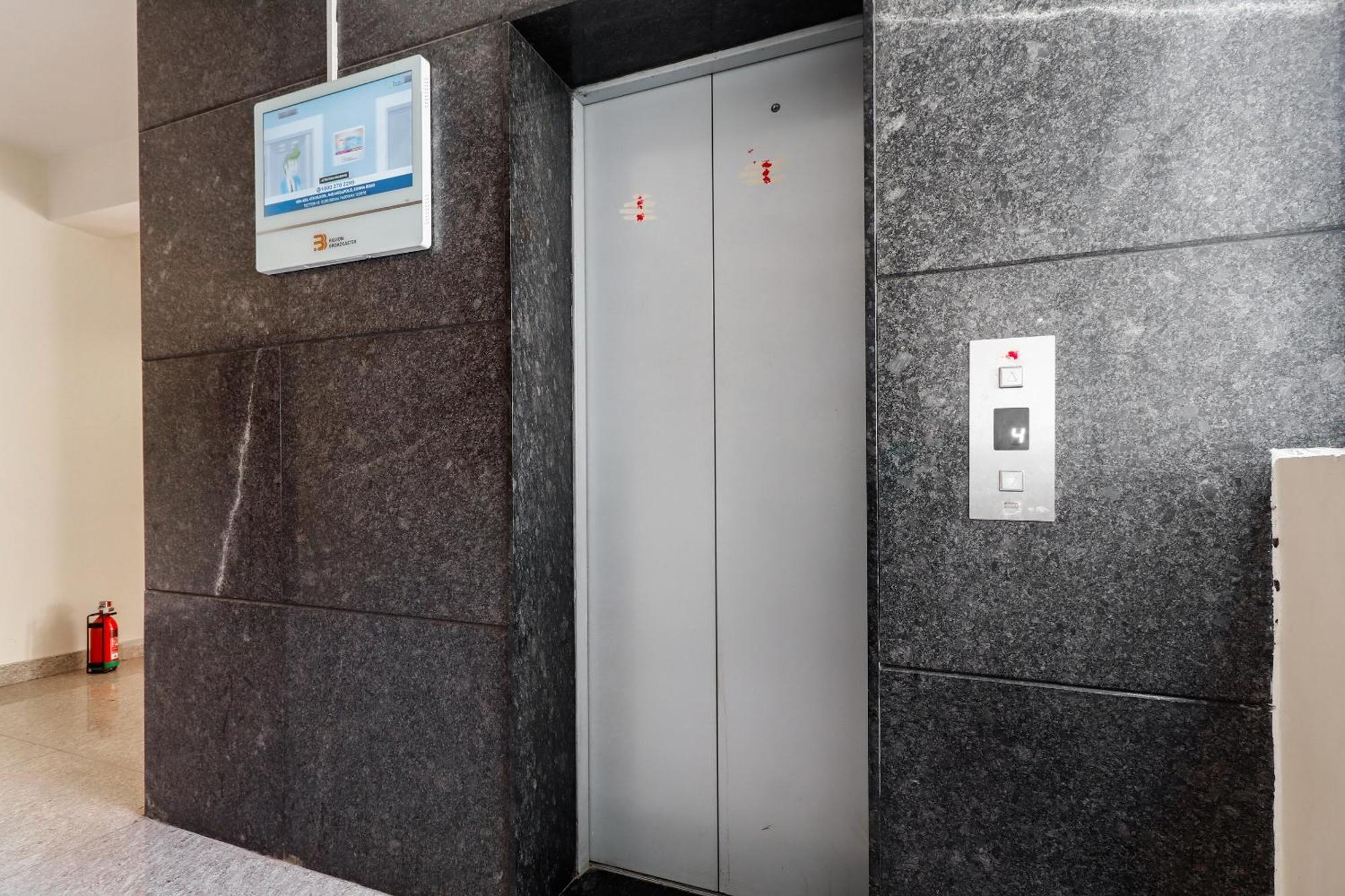Super Gn Collection O Near Rajajinagar Industrial Estate Hotel Bangalore Exterior photo